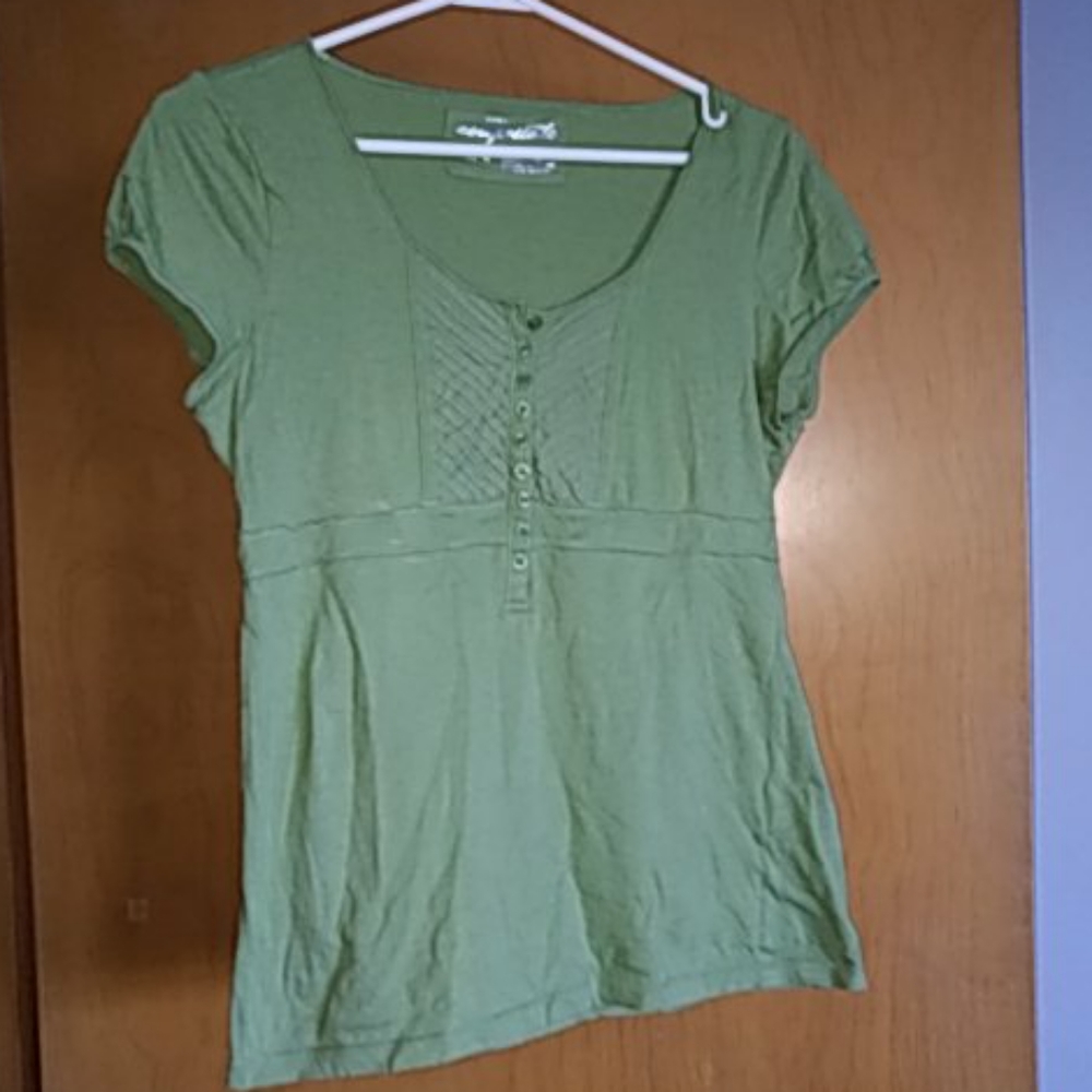 Aeropostale Cute green shirt